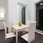 Grzic דירה Porozina